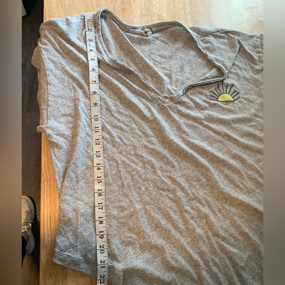 Free People Gray Short Sleeve Tee With Embroidered detail size XS - Picture 12 of 13